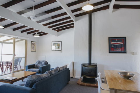 Canal Rocks Beachfront Apartments - Accommodation Main Beach 29