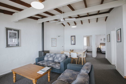 Canal Rocks Beachfront Apartments - Accommodation Main Beach 38