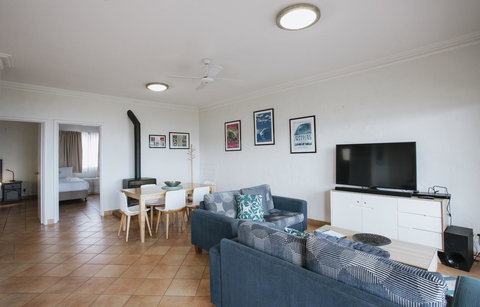 Canal Rocks Beachfront Apartments - Accommodation Main Beach 33
