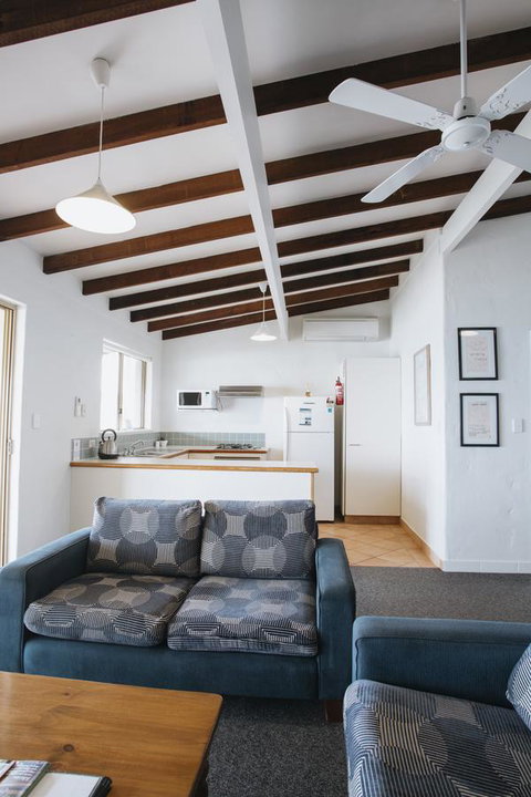 Canal Rocks Beachfront Apartments - Accommodation Main Beach 4
