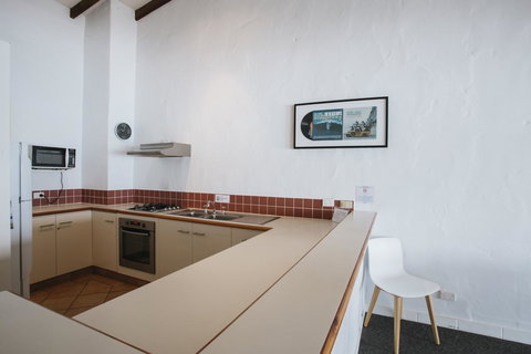 Canal Rocks Beachfront Apartments - Accommodation Main Beach 25