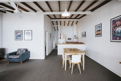 Canal Rocks Beachfront Apartments - Accommodation Main Beach 23