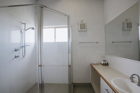 Canal Rocks Beachfront Apartments - Accommodation Main Beach 20