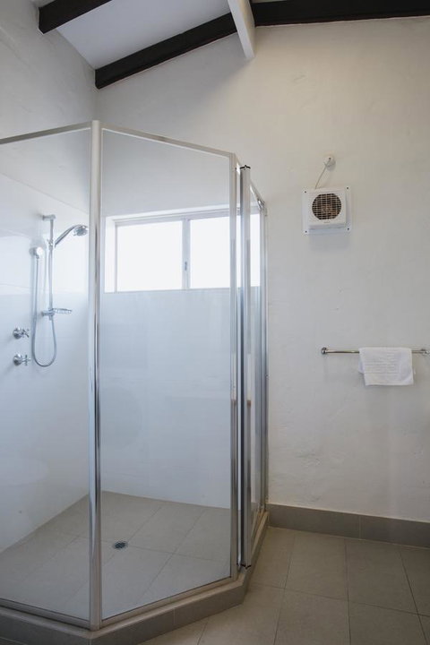 Canal Rocks Beachfront Apartments - Accommodation Main Beach 30