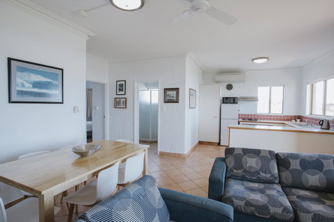Canal Rocks Beachfront Apartments - Accommodation Main Beach 5