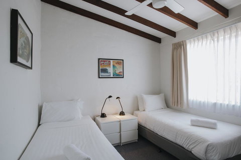 Canal Rocks Beachfront Apartments - Accommodation Main Beach 31