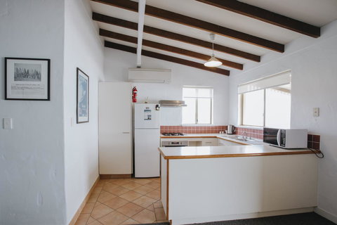 Canal Rocks Beachfront Apartments - Accommodation Main Beach 21