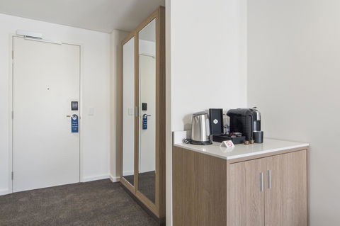 Metro Hotel Perth - Accommodation Main Beach 1