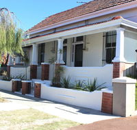 Captain's Heritage Cottage - Accommodation Main Beach