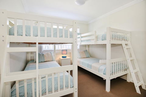 Calming Waters - Pet Friendly - Community Pool - Accommodation Main Beach 21
