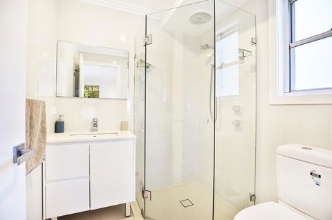 Calming Waters - Pet Friendly - Community Pool - Accommodation Main Beach 22