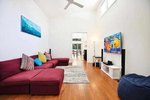 Calming Waters - Pet Friendly - Community Pool - Accommodation Main Beach 9