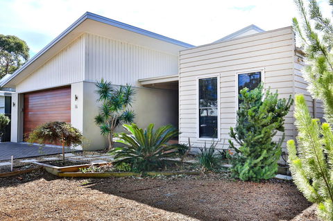 Calming Waters - Pet Friendly - Community Pool - Accommodation Main Beach 37