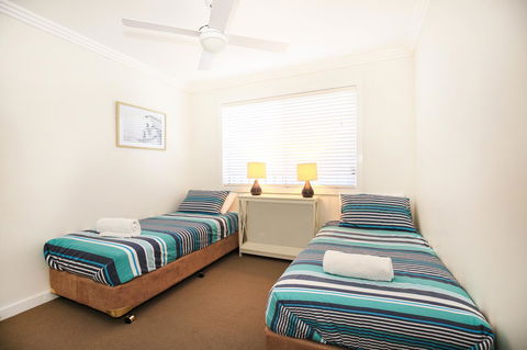 Calming Waters - Pet Friendly - Community Pool - Accommodation Main Beach 18