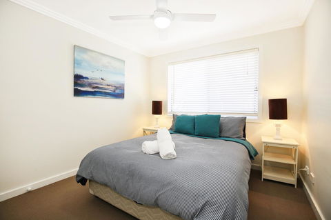 Calming Waters - Pet Friendly - Community Pool - Accommodation Main Beach 17