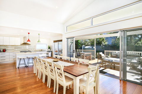 Calming Waters - Pet Friendly - Community Pool - Accommodation Main Beach 0