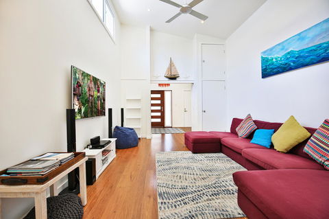 Calming Waters - Pet Friendly - Community Pool - Accommodation Main Beach 3