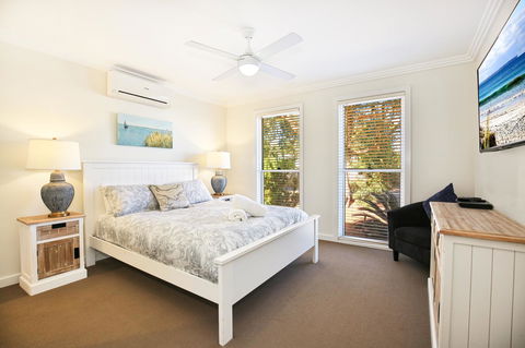 Calming Waters - Pet Friendly - Community Pool - Accommodation Main Beach 5