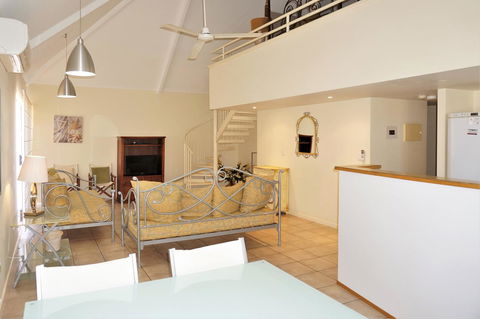 Osprey Holiday Village Unit 110 - Accommodation Main Beach 1