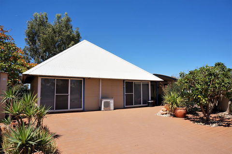 Osprey Holiday Village Unit 110 - Accommodation Main Beach 0