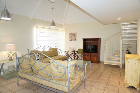 Osprey Holiday Village Unit 110 - Accommodation Main Beach 4