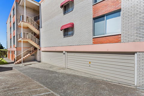 Laman Lodge, Unit 2, 15 Laman Street - Accommodation Main Beach 14