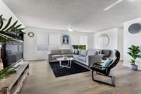 Laman Lodge, Unit 2, 15 Laman Street - Accommodation Main Beach 1