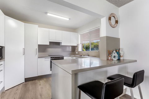 Laman Lodge, Unit 2, 15 Laman Street - Accommodation Main Beach 6