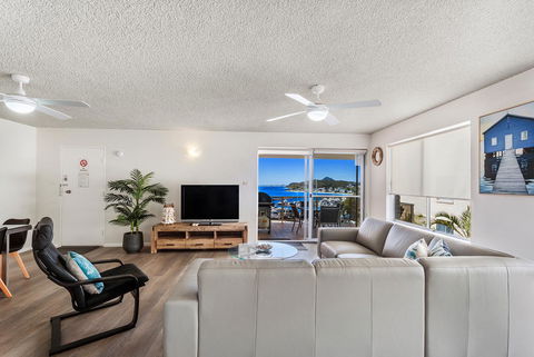 Laman Lodge, Unit 2, 15 Laman Street - Accommodation Main Beach 0