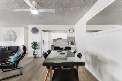 Laman Lodge, Unit 2, 15 Laman Street - Accommodation Main Beach 5