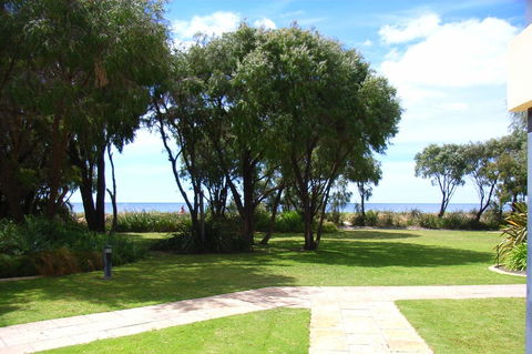 Cape View Beach Resort - Accommodation Main Beach 43