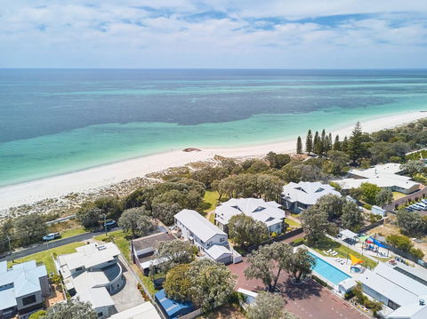 Cape View Beach Resort - Accommodation Main Beach 0