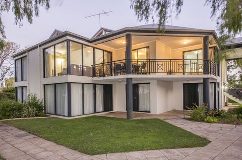 Cape View Beach Resort - Accommodation Main Beach 28
