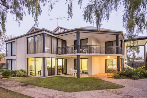 Cape View Beach Resort - Accommodation Main Beach 21