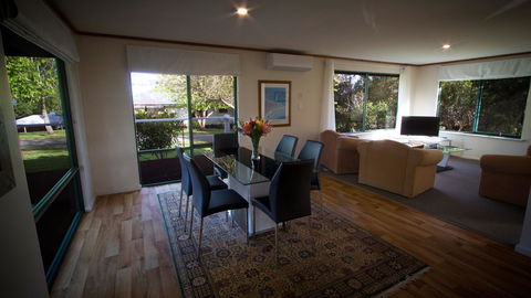 Karri Mia Chalets And Studios - Accommodation Main Beach 29