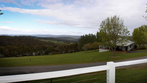 Karri Mia Chalets And Studios - Accommodation Main Beach 9