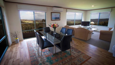 Karri Mia Chalets And Studios - Accommodation Main Beach 27