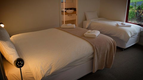 Karri Mia Chalets And Studios - Accommodation Main Beach 6