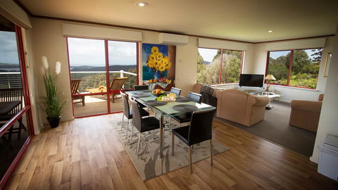 Karri Mia Chalets And Studios - Accommodation Main Beach 36