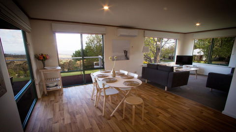 Karri Mia Chalets And Studios - Accommodation Main Beach 8