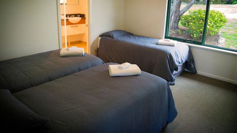 Karri Mia Chalets And Studios - Accommodation Main Beach 17