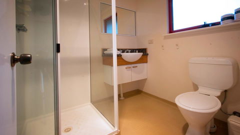 Karri Mia Chalets And Studios - Accommodation Main Beach 26