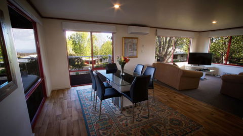 Karri Mia Chalets And Studios - Accommodation Main Beach 13