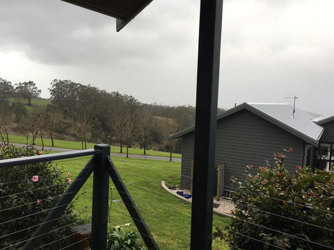 Karri Mia Chalets And Studios - Accommodation Main Beach 2