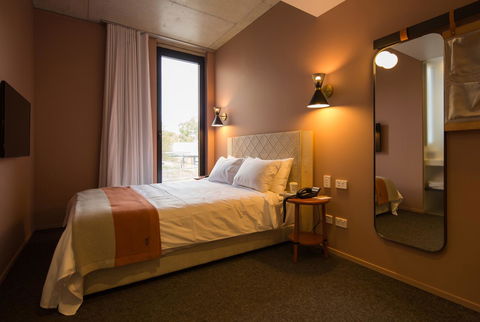 Alex Hotel - Accommodation Main Beach 6