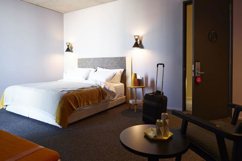 Alex Hotel - Accommodation Main Beach 26