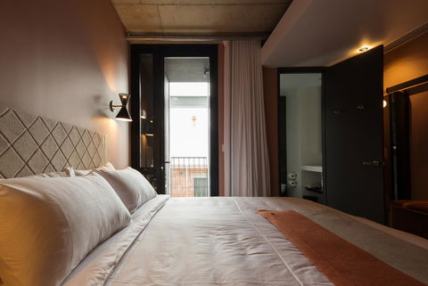 Alex Hotel - Accommodation Main Beach 37