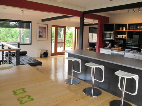 Pendeli Beach House - Accommodation Main Beach 3