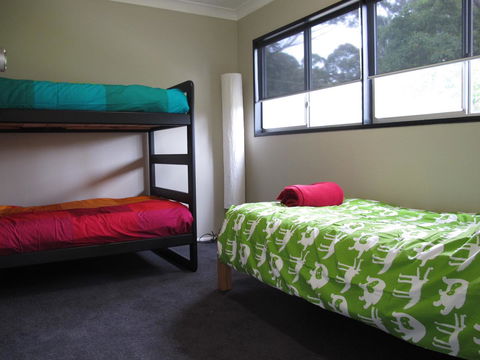 Pendeli Beach House - Accommodation Main Beach 5