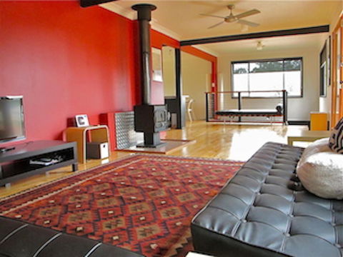 Pendeli Beach House - Accommodation Main Beach 0